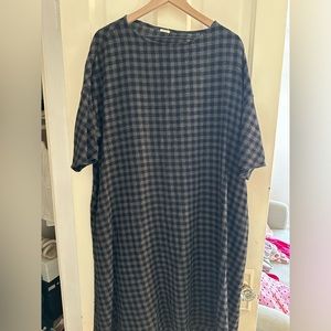 Apuntob short sleeve gray and black check print wool dress, gently used, size 3